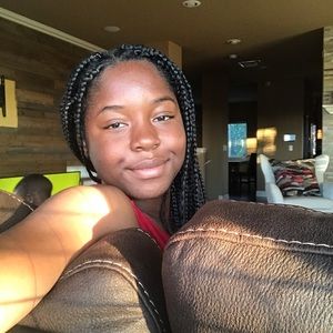 Meet your Posher, Davina